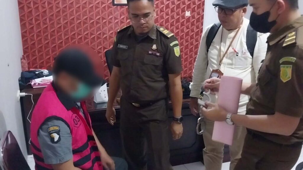Pelaksana inisial B ditetapkan sebagai Tersangka dalam Perkara Dugaan Tindak Pidana Korupsi Pemeliharaan / Rehabilitasi Penerangan Jalan Umum (PJU) Tahun Anggaran 2021 pada Dinas Perhubungan Kabupaten Takalar