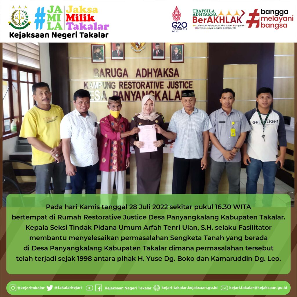 Kesepakatan Perdamaian antara pihak H. Yuse Dg. Boko dan Kamaruddin Dg. Leo di Rumah Restorative Justice Desa Panyangkalang Kabupaten Takalar oleh Kasi Pidum selaku Fasilitator.